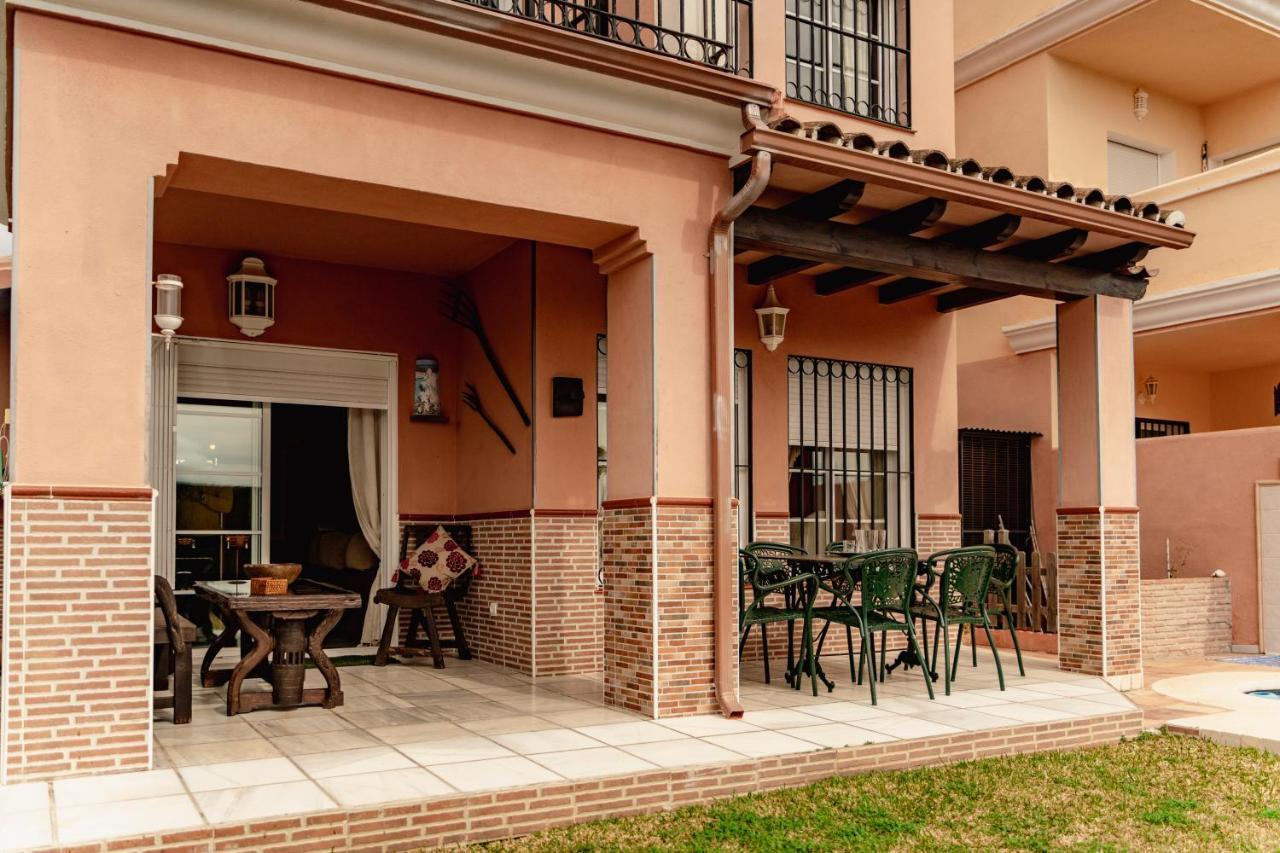 Villa Estilo Mediterranea Con Piscina, Jardin, Bbq Y Jacuzzi - Villa Bel Air Real エステポナ エクステリア 写真