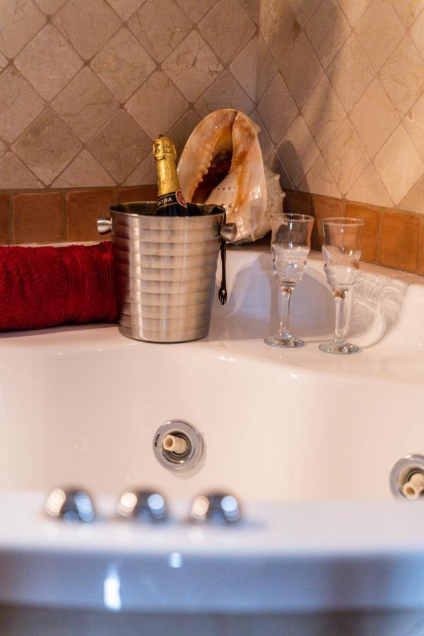 Villa Estilo Mediterranea Con Piscina, Jardin, Bbq Y Jacuzzi - Villa Bel Air Real エステポナ エクステリア 写真