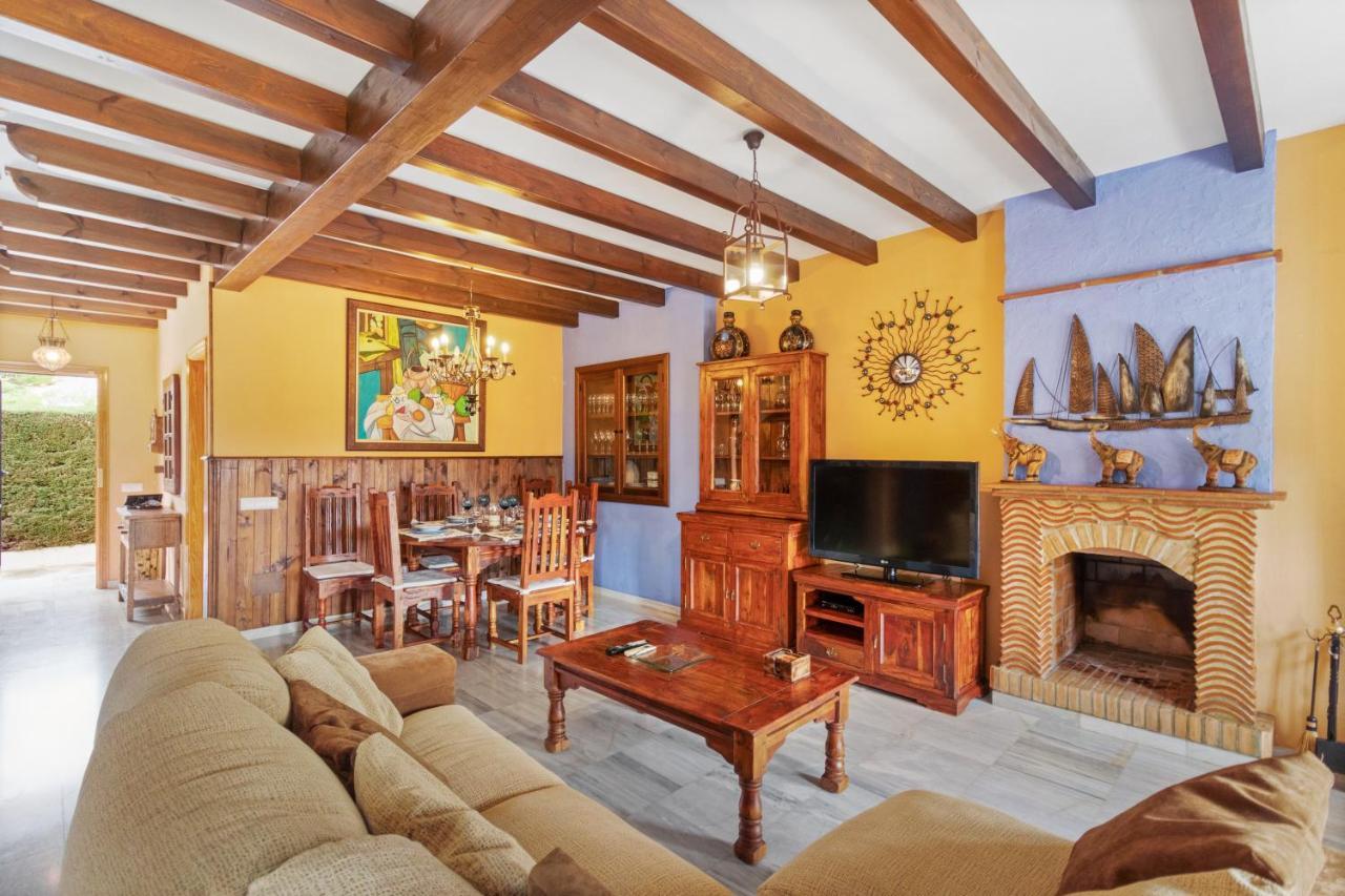 Villa Estilo Mediterranea Con Piscina, Jardin, Bbq Y Jacuzzi - Villa Bel Air Real エステポナ エクステリア 写真