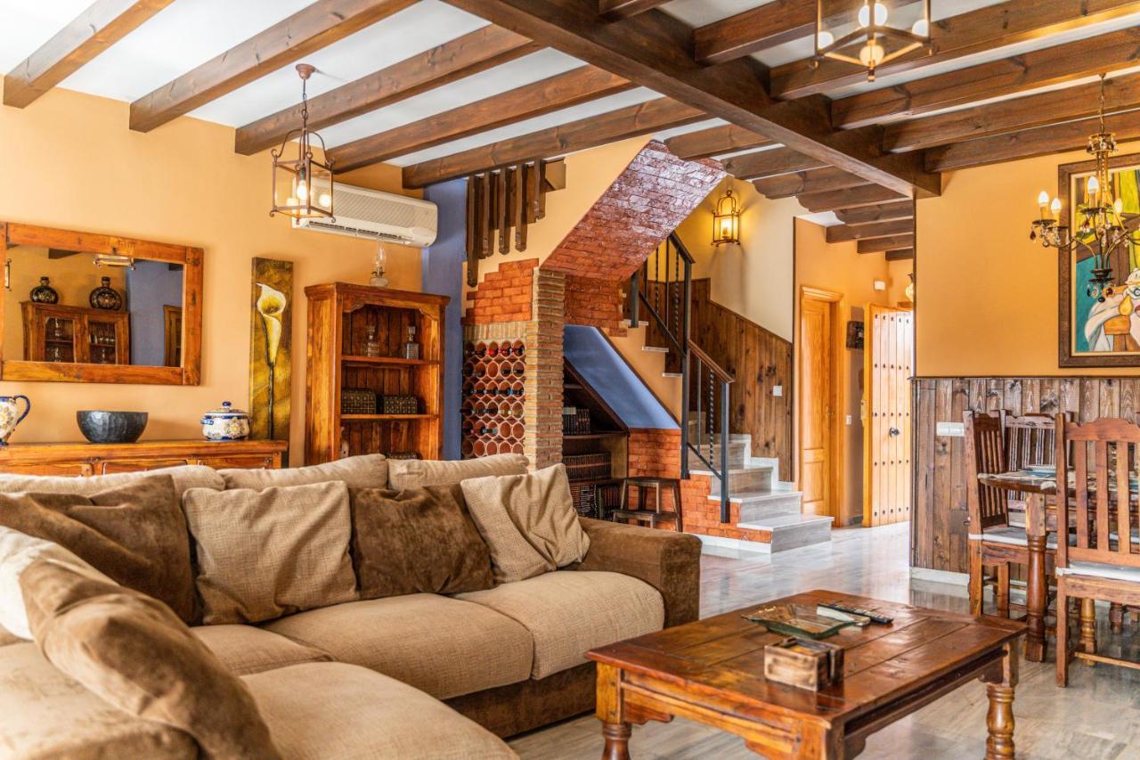 Villa Estilo Mediterranea Con Piscina, Jardin, Bbq Y Jacuzzi - Villa Bel Air Real エステポナ エクステリア 写真
