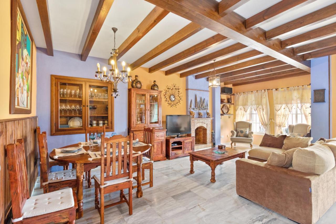 Villa Estilo Mediterranea Con Piscina, Jardin, Bbq Y Jacuzzi - Villa Bel Air Real エステポナ エクステリア 写真