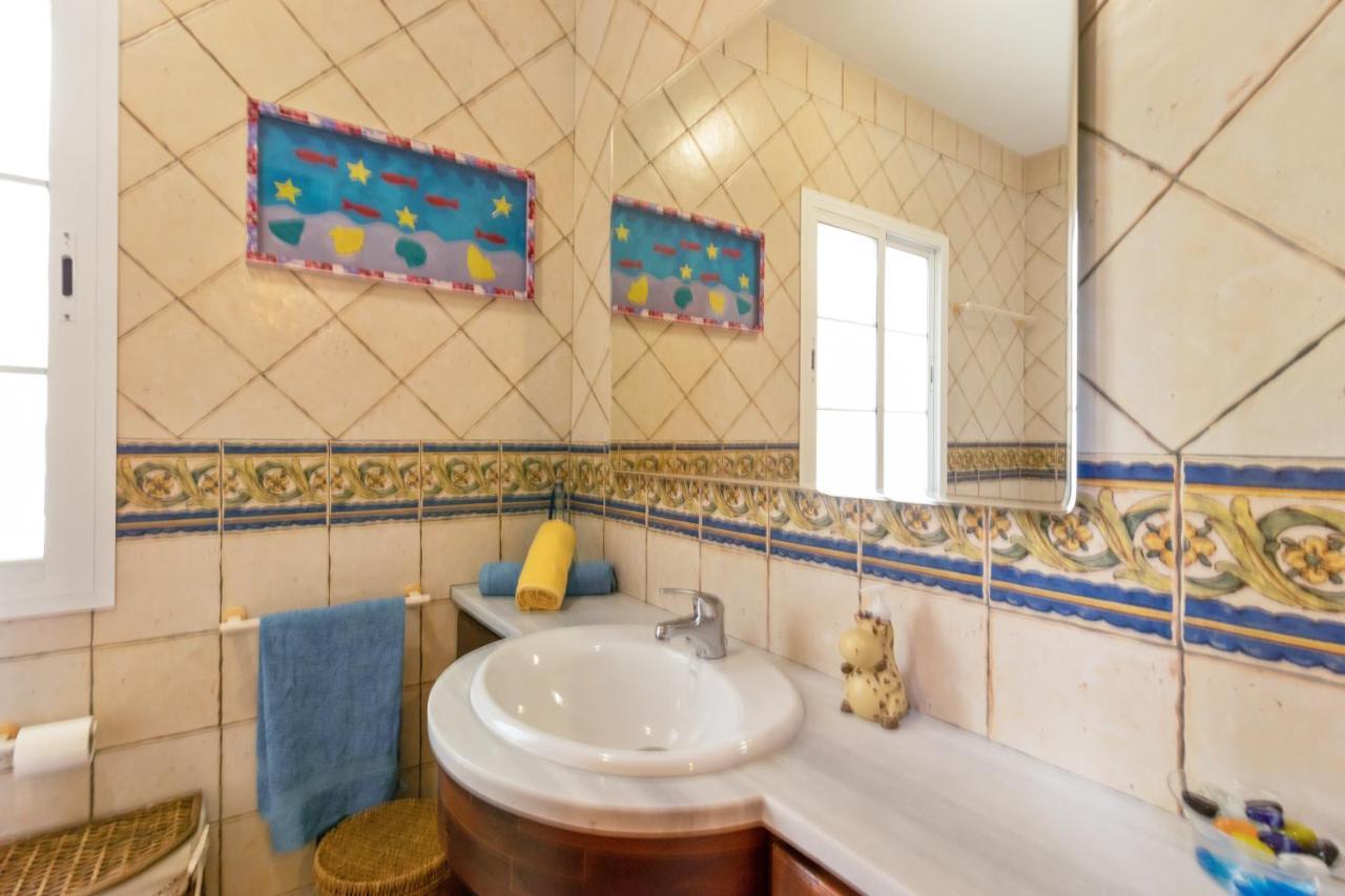 Villa Estilo Mediterranea Con Piscina, Jardin, Bbq Y Jacuzzi - Villa Bel Air Real エステポナ エクステリア 写真