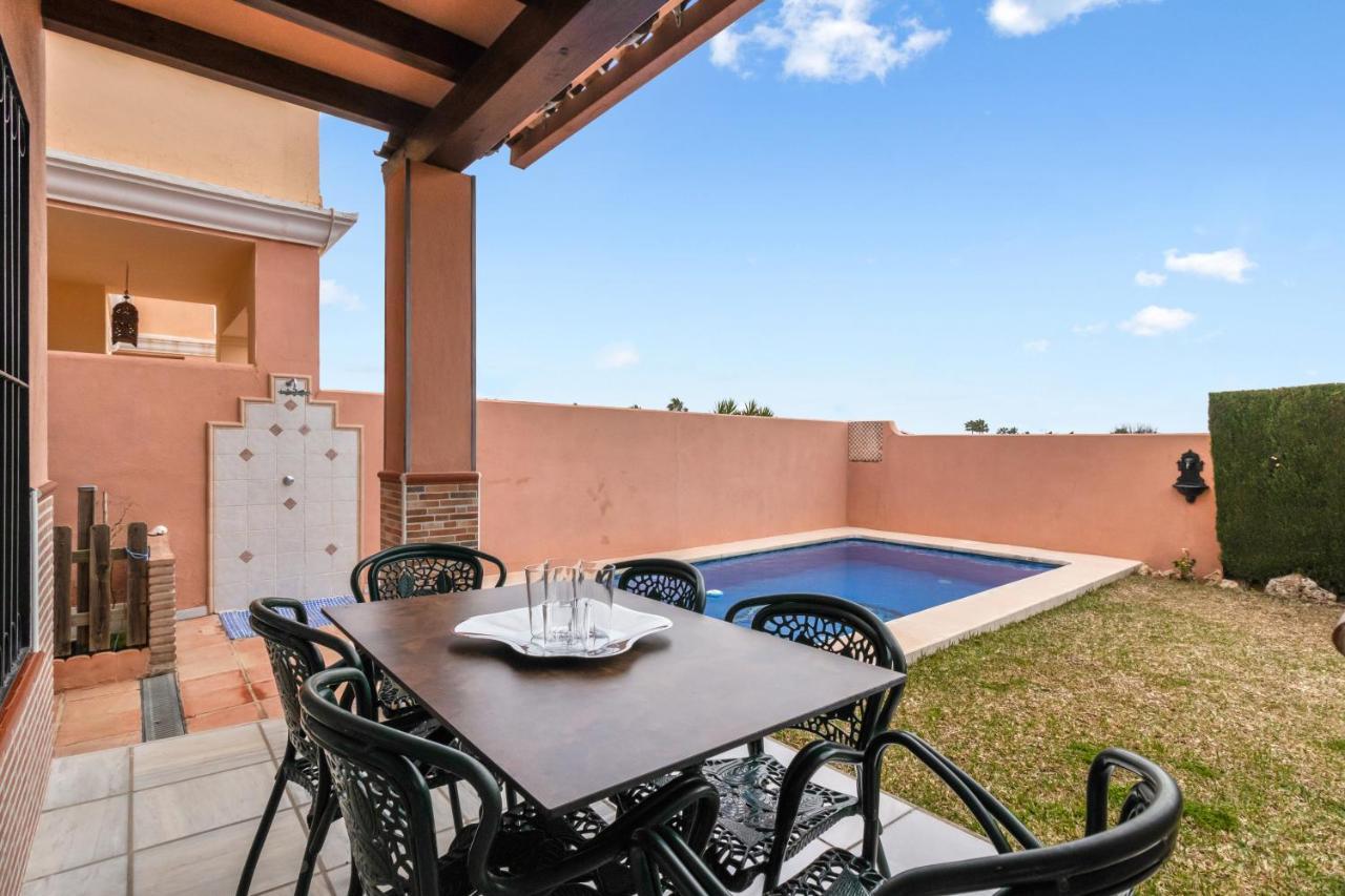 Villa Estilo Mediterranea Con Piscina, Jardin, Bbq Y Jacuzzi - Villa Bel Air Real エステポナ エクステリア 写真